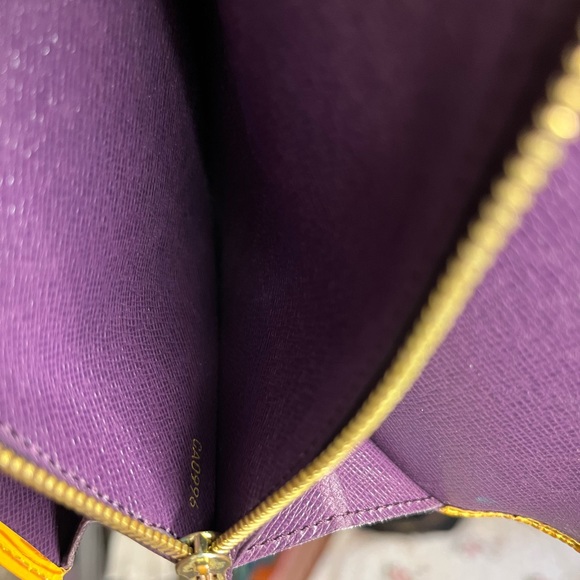 Authentic Louis Vuitton Epi Wallet - Picture 10 of 10